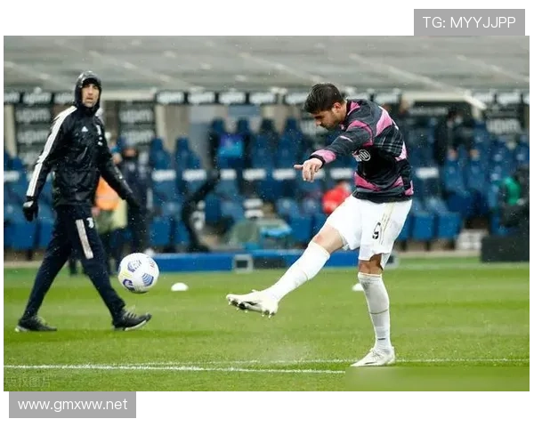 尤文中场关键战频频断联,表面运转正常实则衔接失效 尤文中场关键战频频断联,表面运转正常实则衔接失效