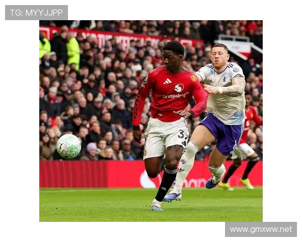 曼联战术体系缺乏稳定性问题逐步显现，球队状态与赛季走势受到影响