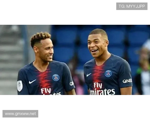 厄德高 vs 穆西亚拉:技术流中场的差异 厄德高 vs 穆西亚拉:技术流中场的差异