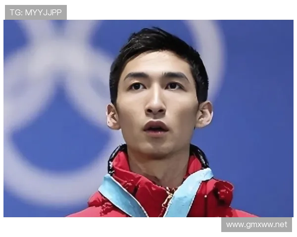 武大靖赛场上冷静无比，下了冰场居然喝奶茶喝到停不下来？