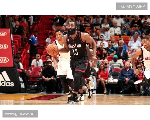 哈登利用挡拆牵制防守提升投篮效率拉开球队进攻空间