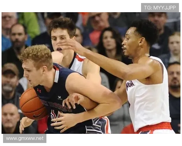 全面解读篮球比赛中的球权判定规则与裁判执法依据